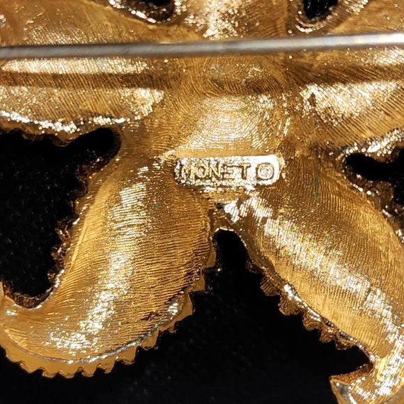 Vintage Monet Starfish Brooch - Gold Tone Metal - Picture 2 of 5